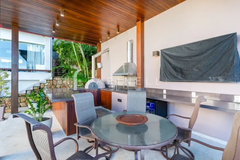 Furnished 1200 m² house with a balcony and 6 bedrooms — photo 51