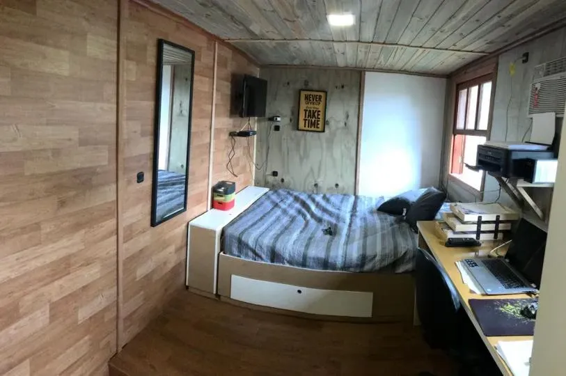 Furnished 25 m² house with 1 bedroom and glass shower — photo 6