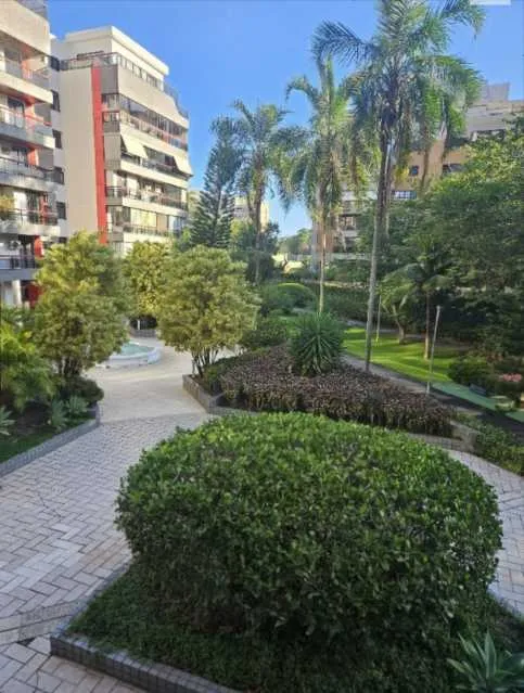Apartment with 4 bedrooms and 5 bathrooms — photo 18