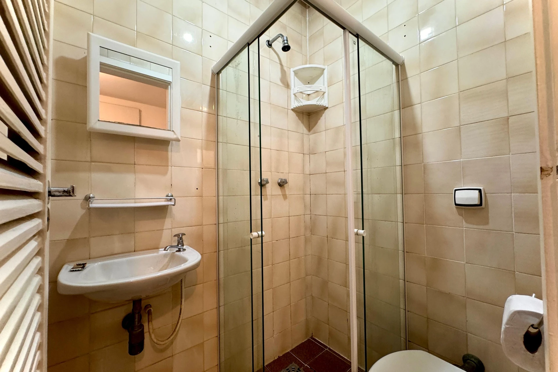 Furnished apartment, 96 m², with a glass-enclosed balcony — photo 35