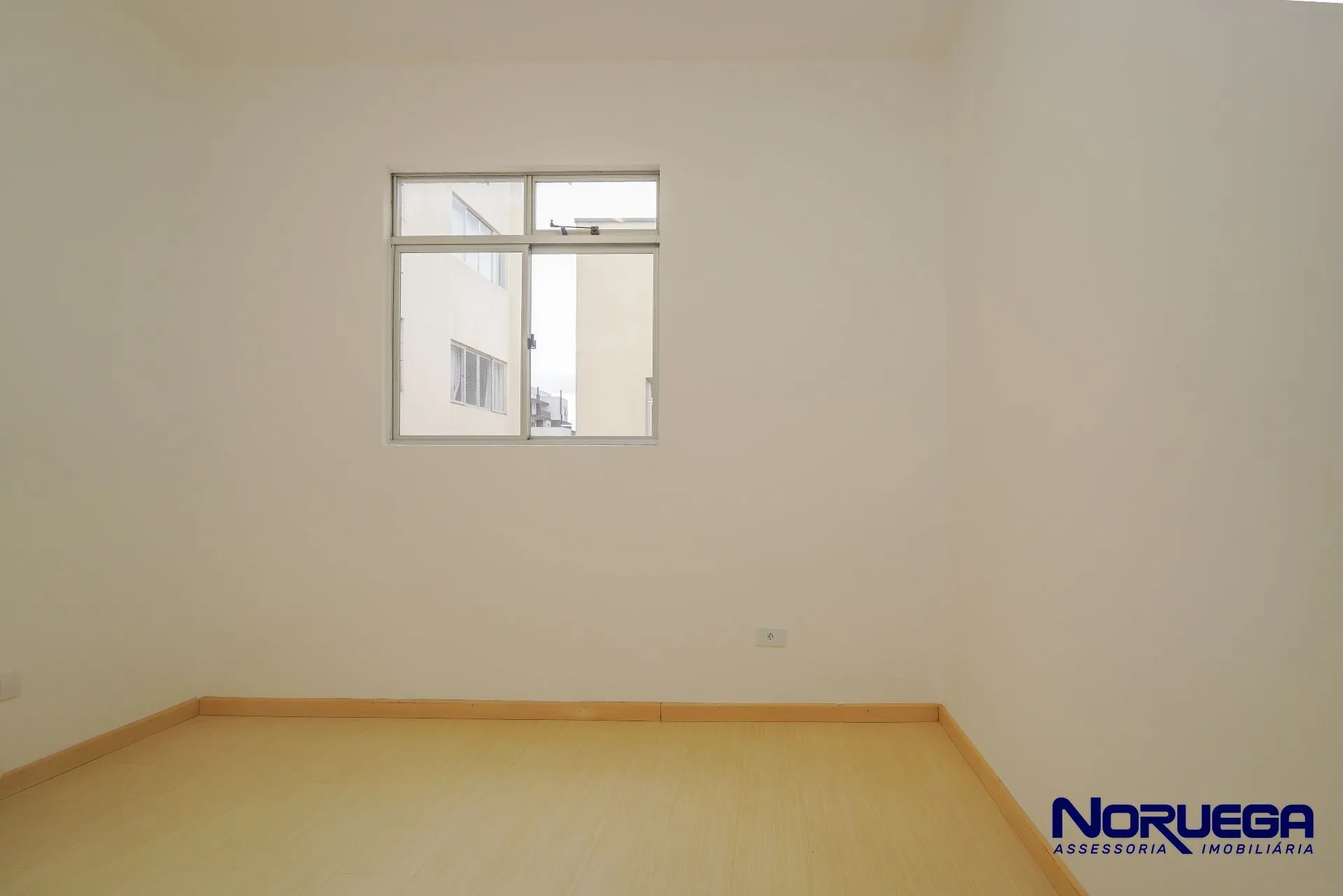 Деревянный пол или ламинат и 2 спальни: квартира 103 м² — photo 3