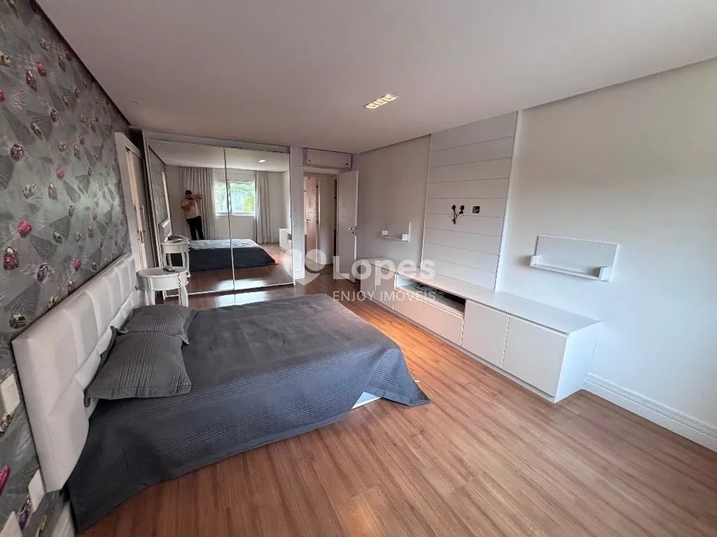 Unfurnished house with 7 bedrooms and 10 bathrooms — photo 20