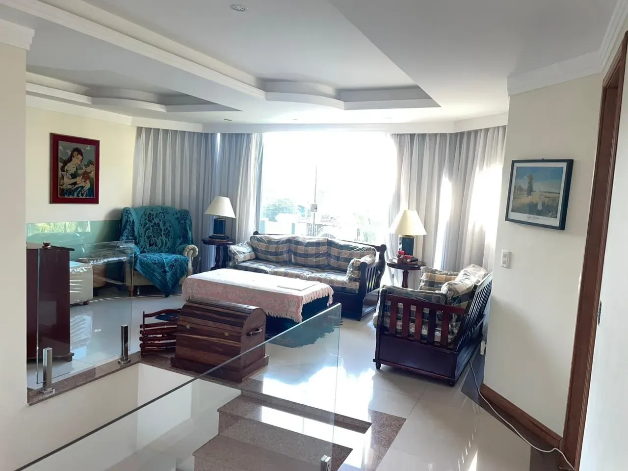House with 4 bedrooms and 5 bathrooms, floor-to-ceiling windows — photo 27