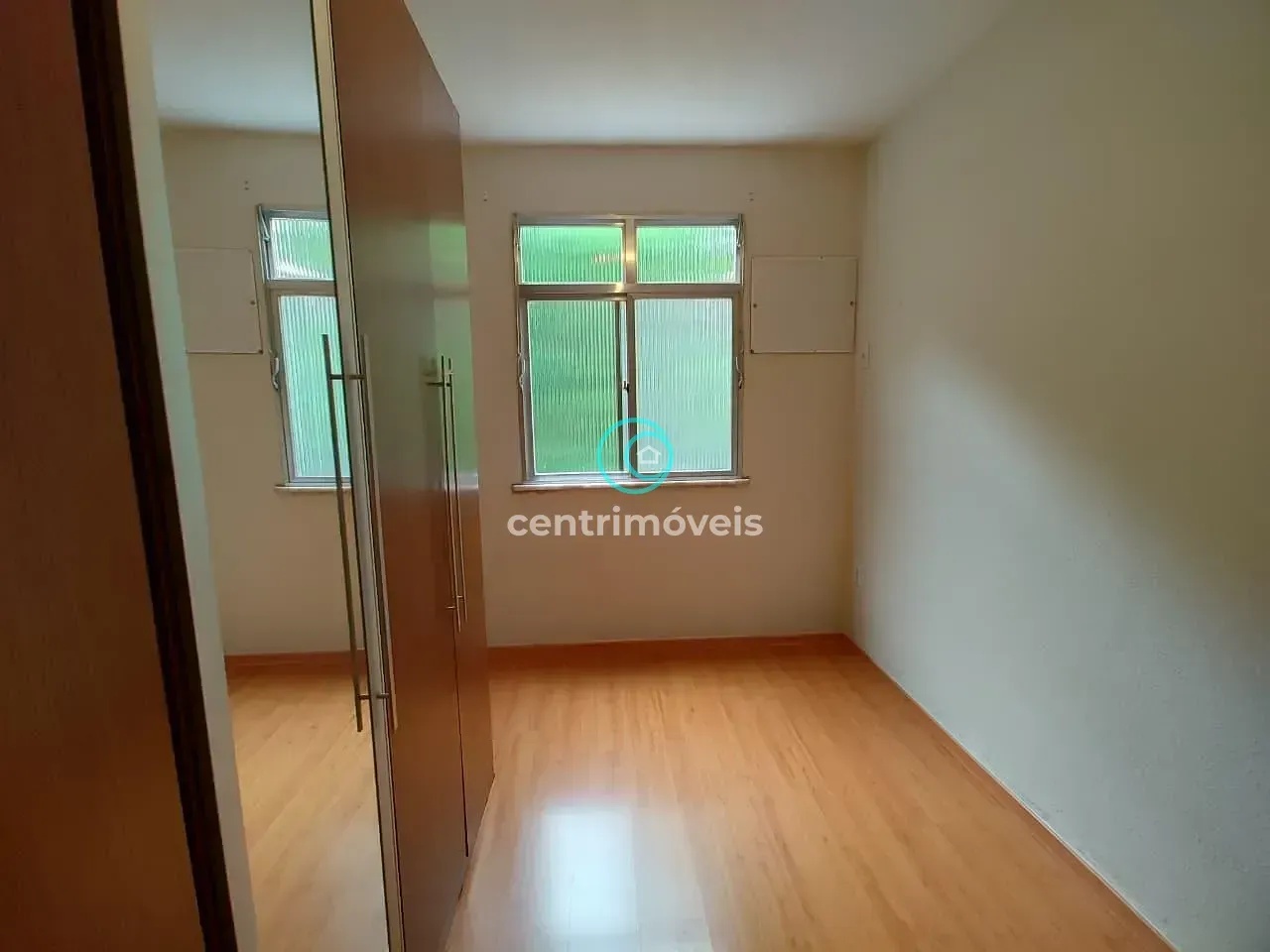 Wood or laminate floors in a 2-bedroom apartment, 50 m² — photo 22