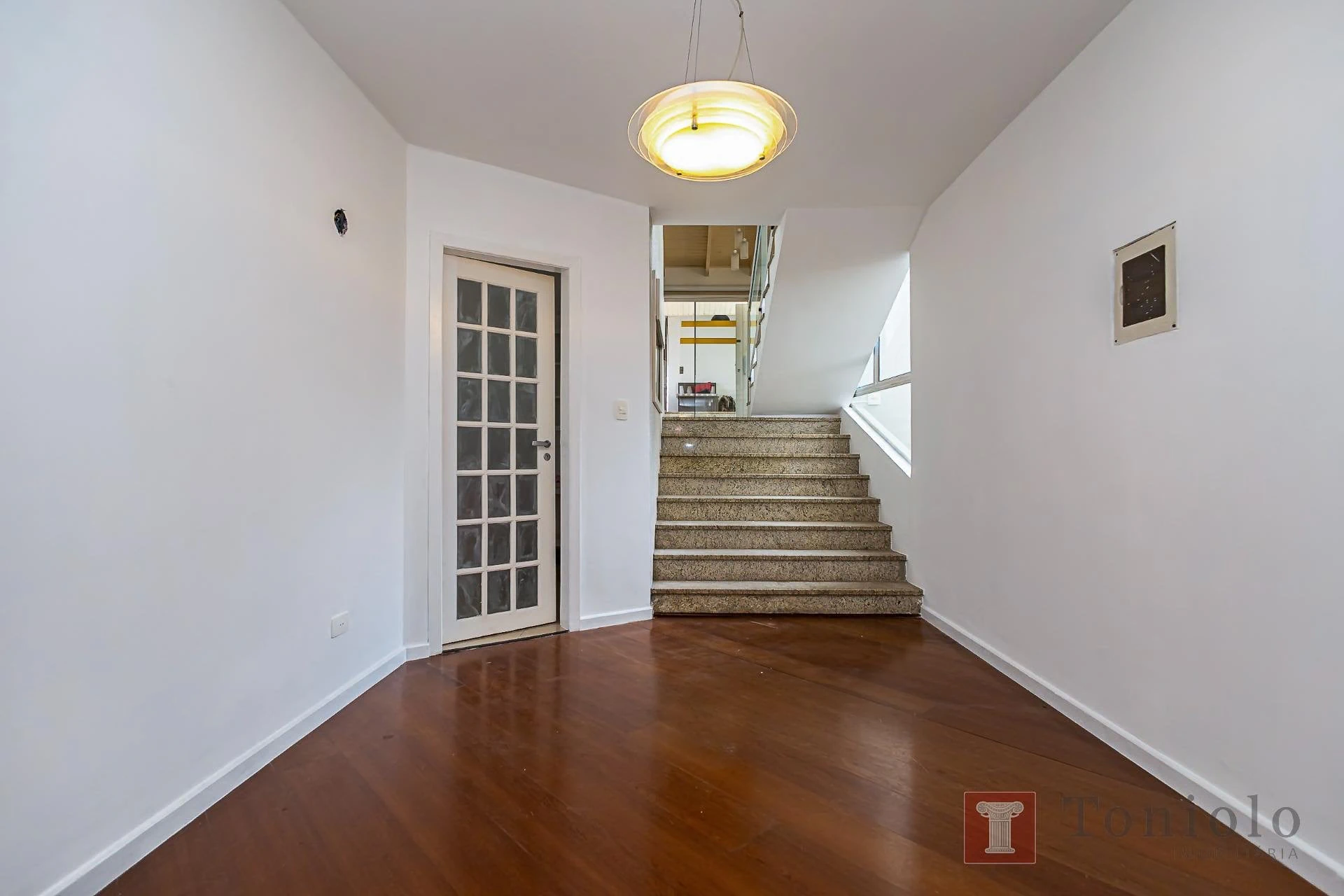 380 m² house with a bathtub and a walk-in closet — photo 20