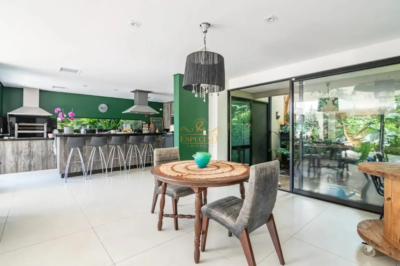 Furnished contemporary house with 3 bedrooms and 540 m² — photo 2