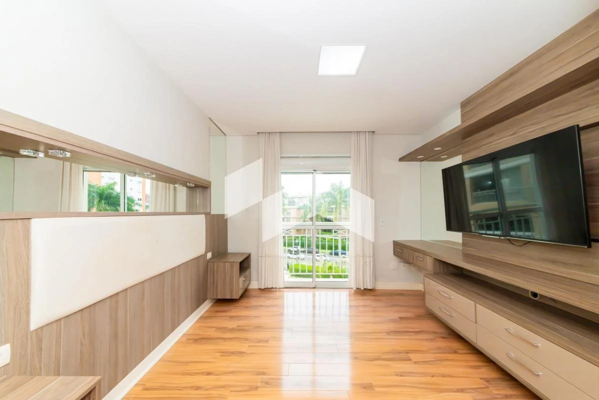 3-bedroom apartment in a building with a gym — photo 21