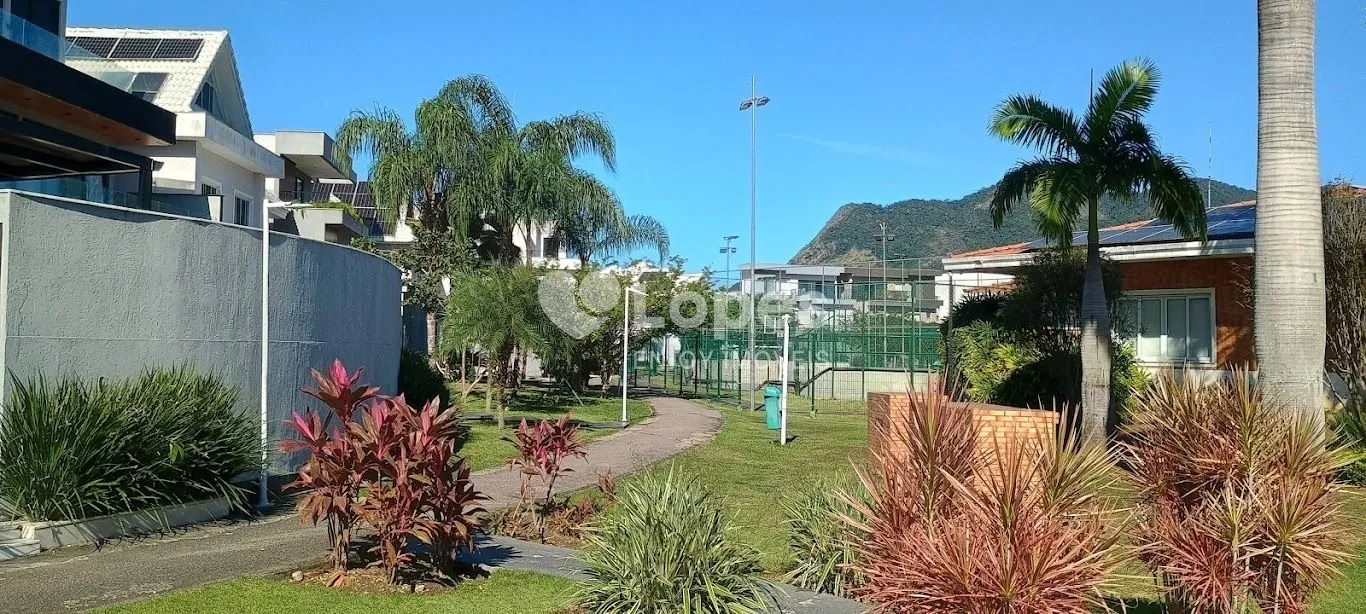 House with 5 bedrooms, 5 bathrooms and separate laundry — photo 37