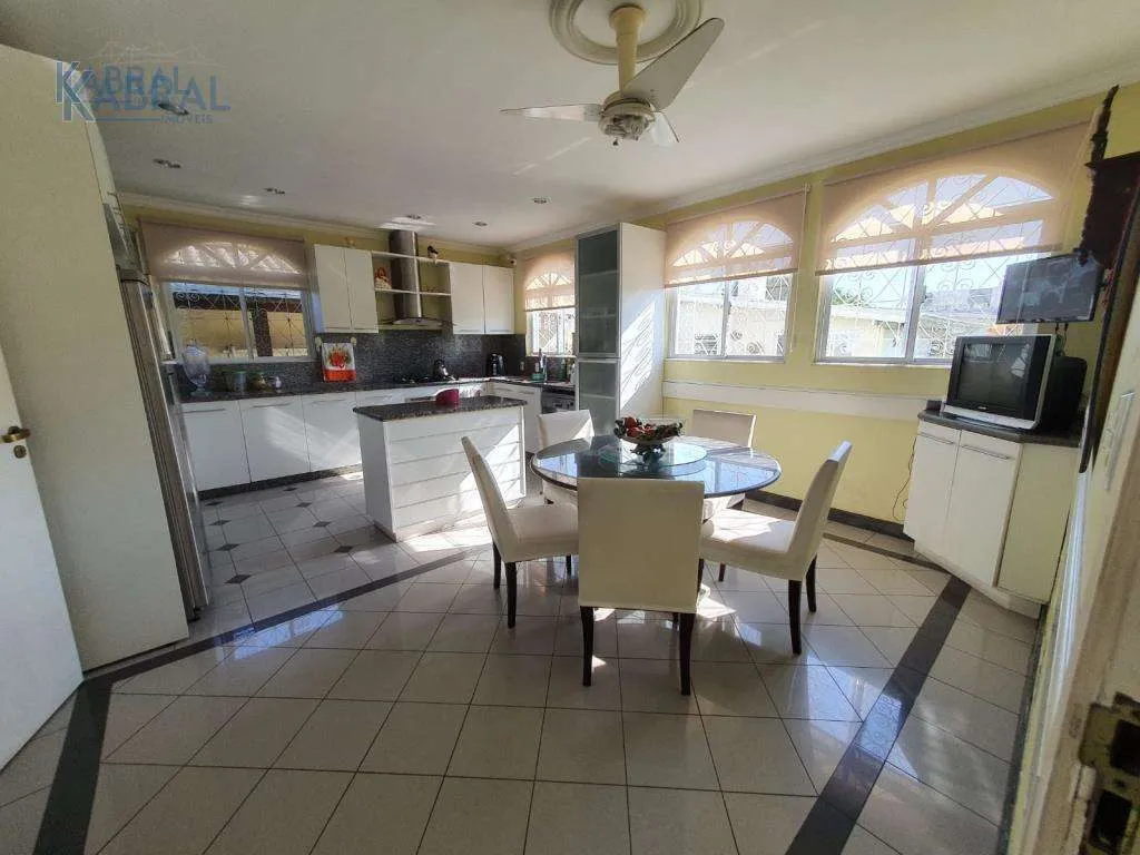 House with open-plan kitchen and private garden — photo 17