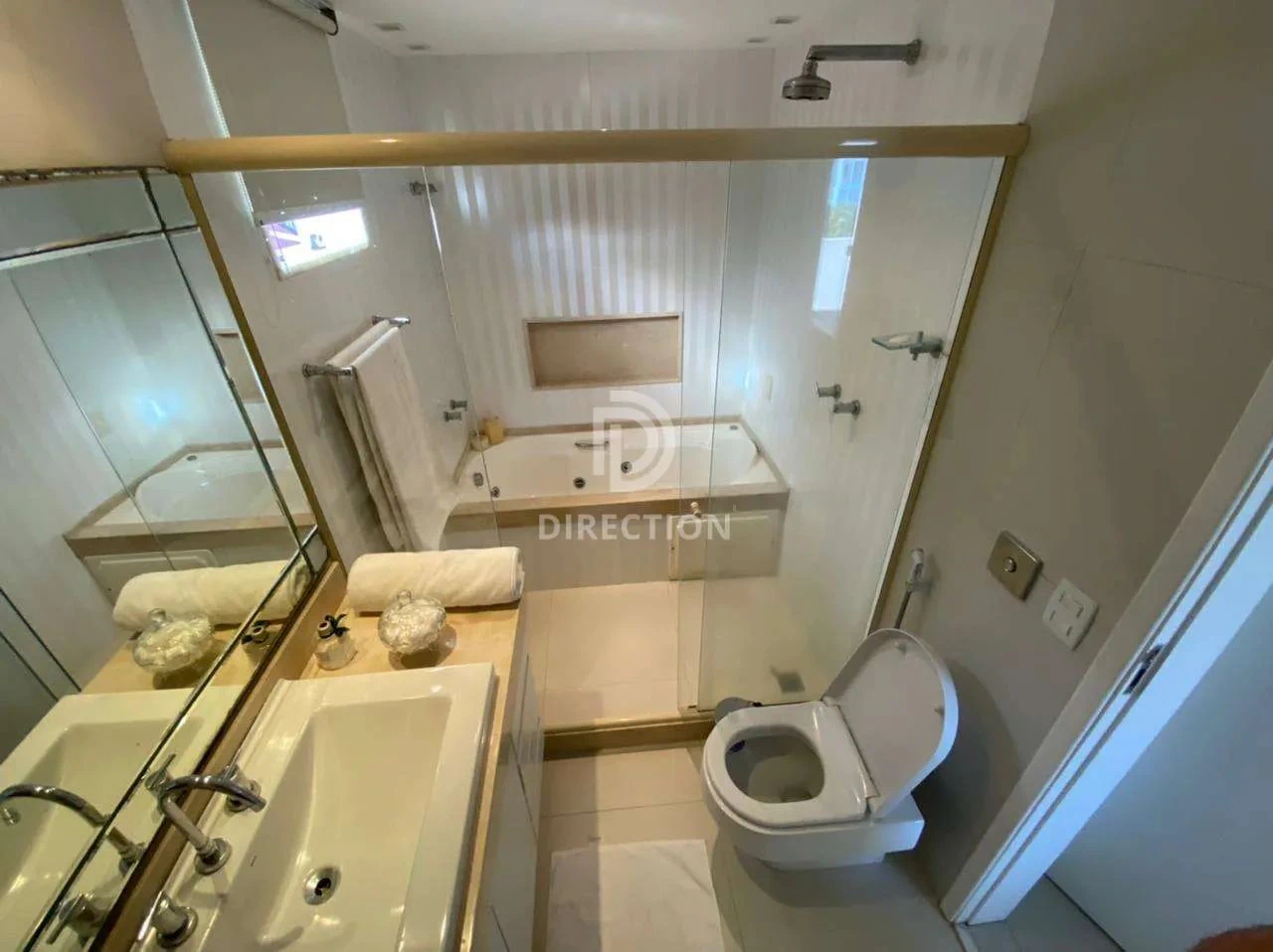 4 quartos e banheira: casa de 300 m² — photo 20