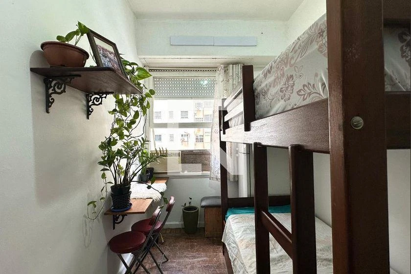 Apartamento de 2 quartos com piso de madeira ou laminado — photo 17