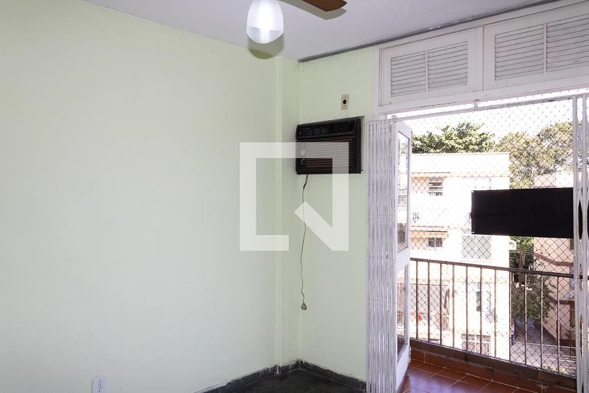 2-bedroom apartment in a building with a pool — photo 10