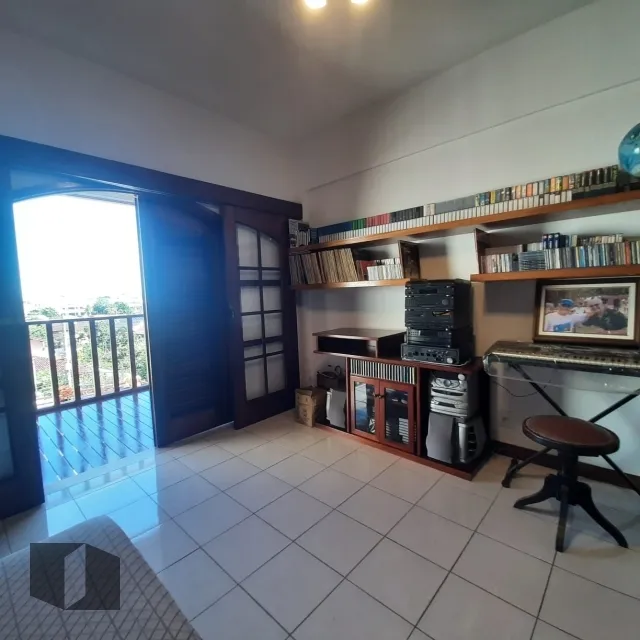 House with 4 bedrooms and 5 bathrooms, 5 parking spots — photo 21