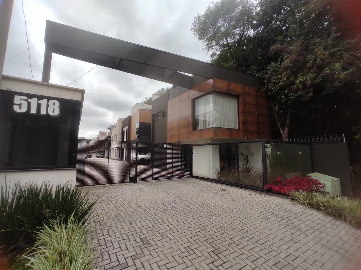 House in a gated community with 3 bedrooms and 5 baths — photo 4