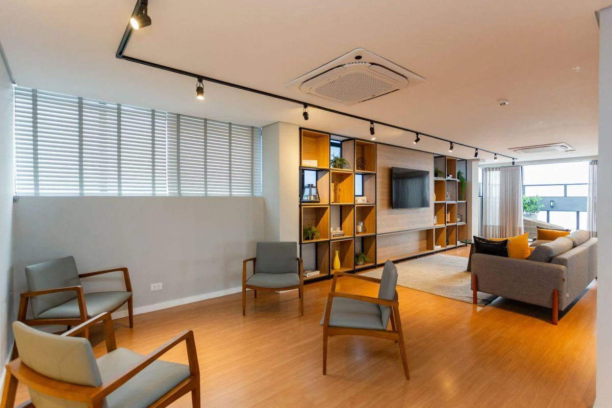 Floor-to-ceiling windows in a one-bedroom apartment, 45 m² — photo 30