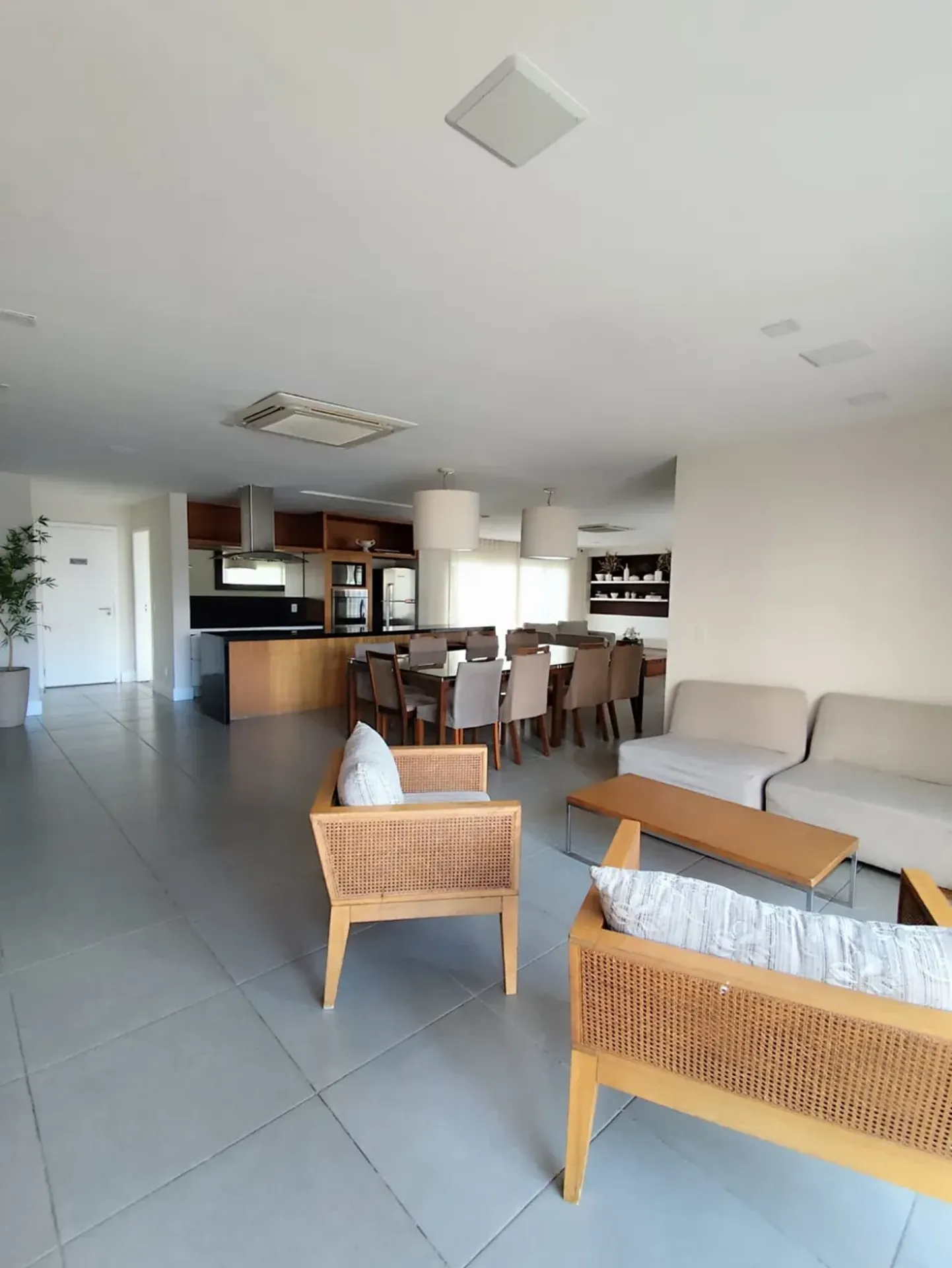 Furnished 2-bedroom apartment with private BBQ — photo 5