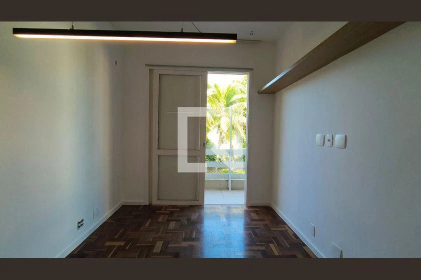 House with 4 bedrooms and a balcony with grill — photo 25