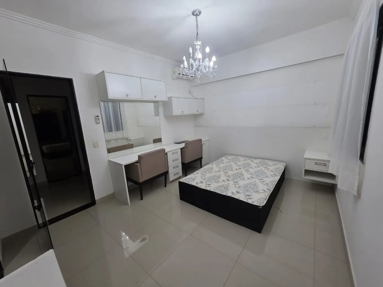 Балкон з грилем та 3 спальні: будинок 323 м² — photo 3