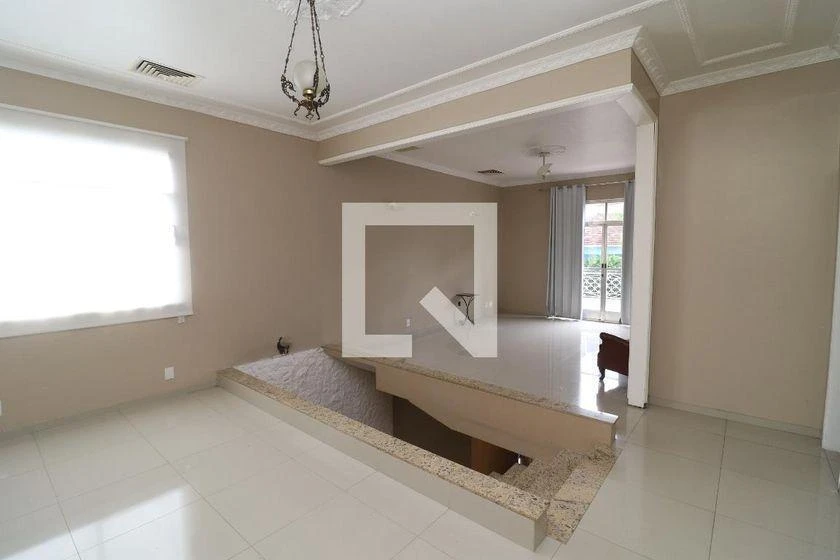 Home office in a 10-bedroom house, 747 m² — photo 24