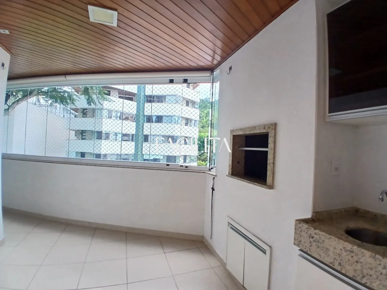 Apartamento de 3 dormitorios con baño en suite y balcón — photo 32