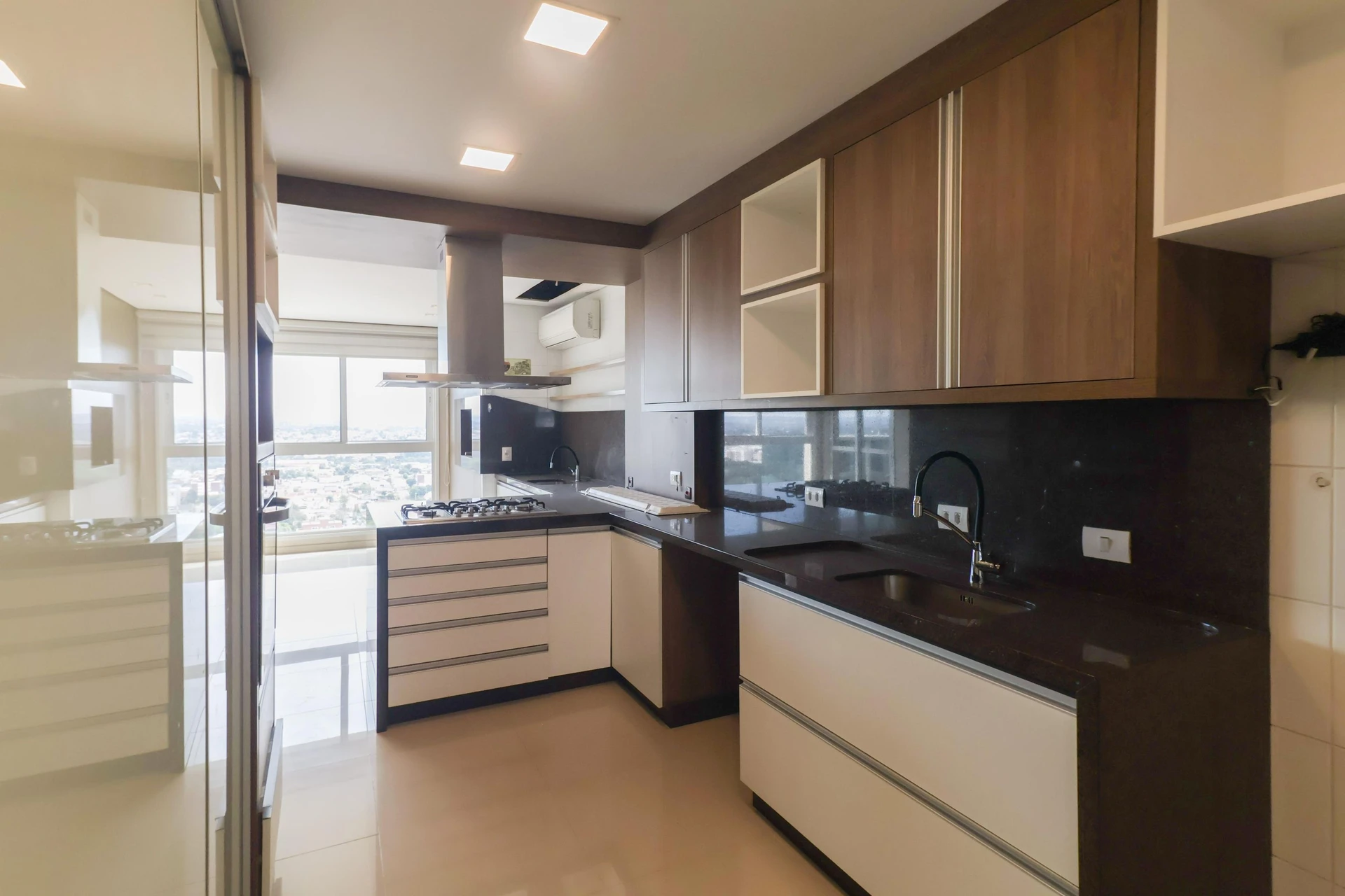 Furnished apartment, 266 m², with a bathtub — photo 20