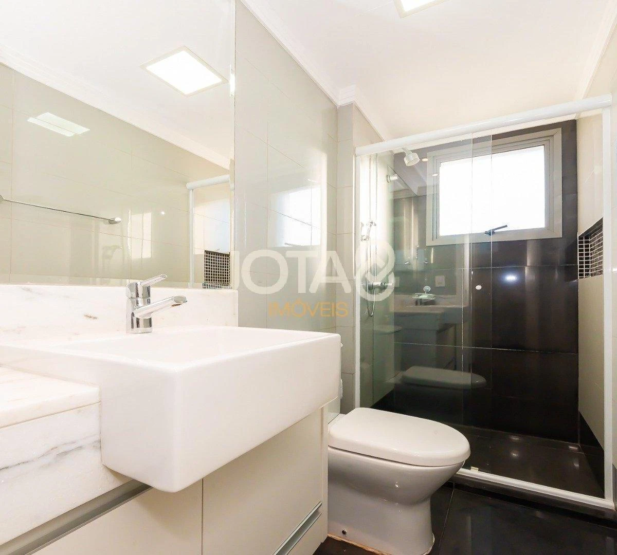 Apartment with 3 en-suite bedrooms and enclosed balcony — photo 5