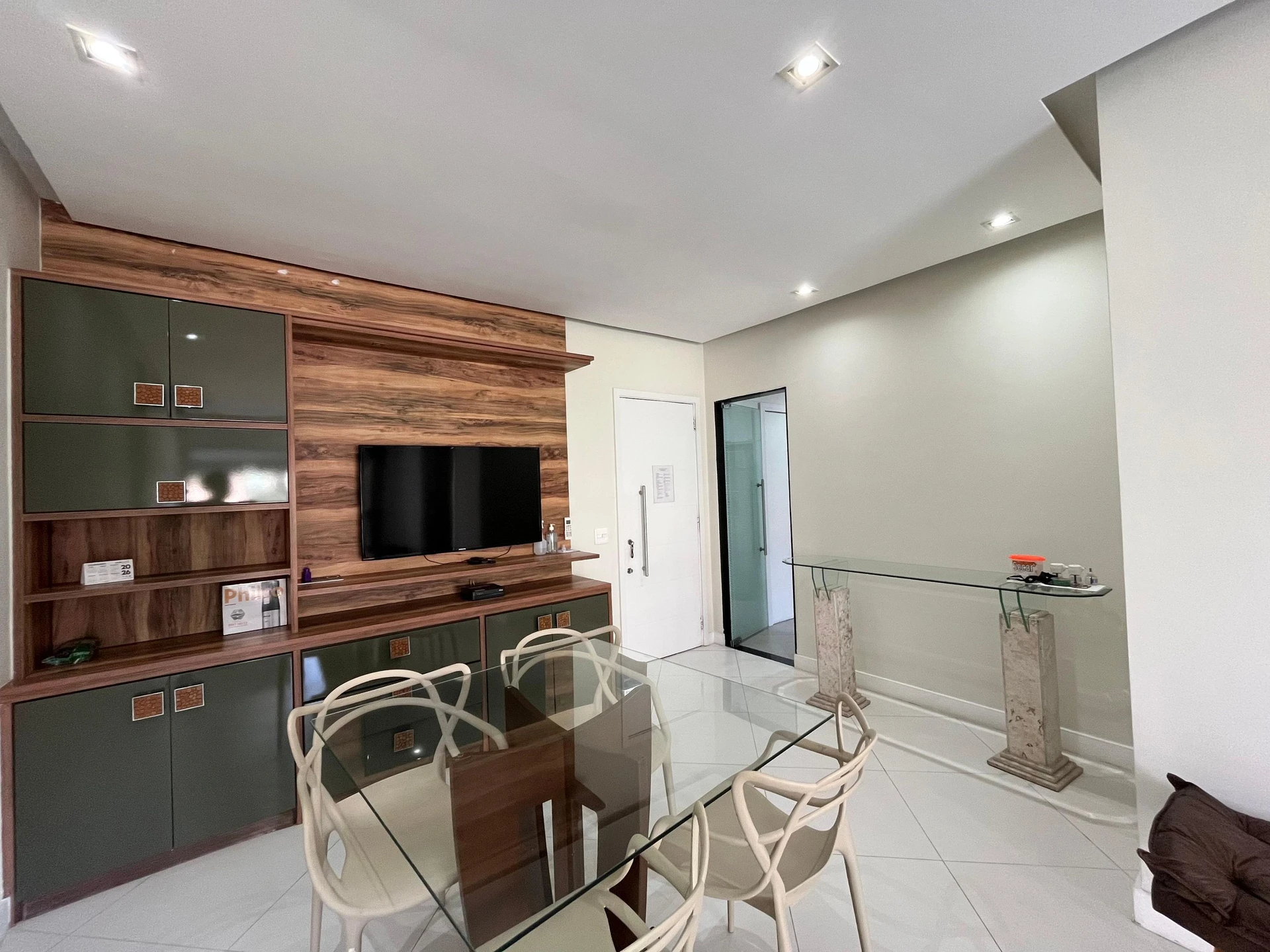 2-bedroom apartment with a glass-enclosed balcony — photo 18