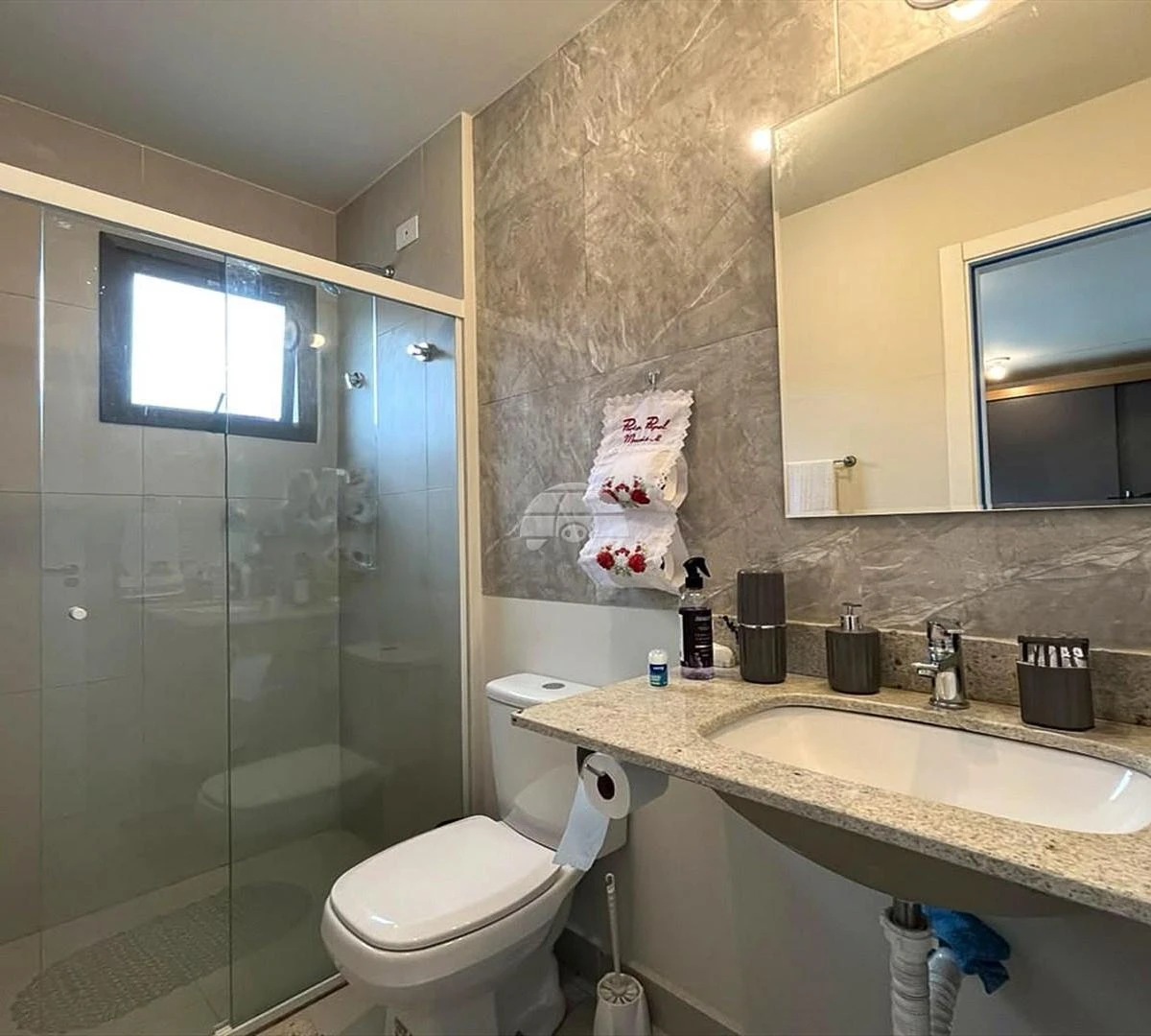 Departamento de 2 dormitorios con ventanales de piso a techo — photo 24
