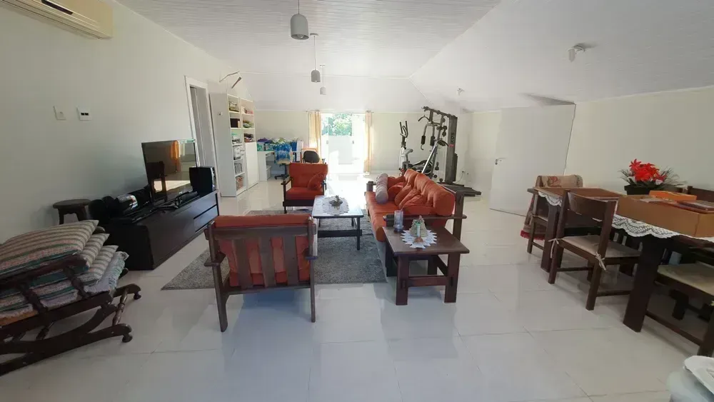 650 m² house with 6 en-suite bedrooms and 4 parking spots — photo 59