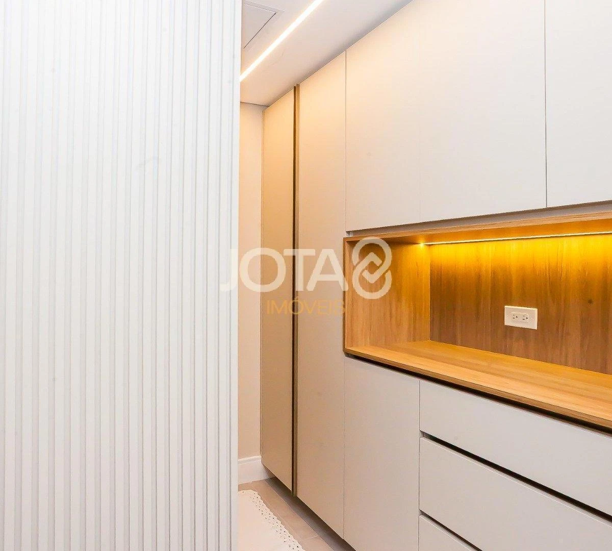 Furnished 3-bedroom apartment with 201 m² — photo 20