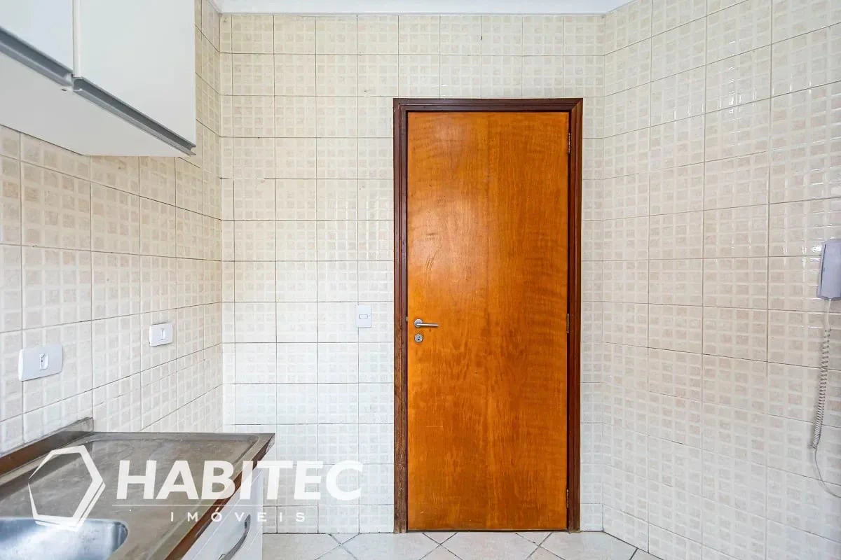 Wood or laminate floors in a 3-bedroom apartment, 102 m² — photo 27