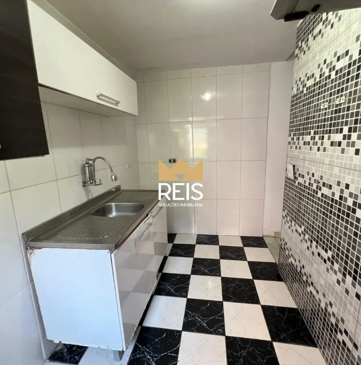 Casa sem mobília com 2 quartos e box de vidro — photo 8