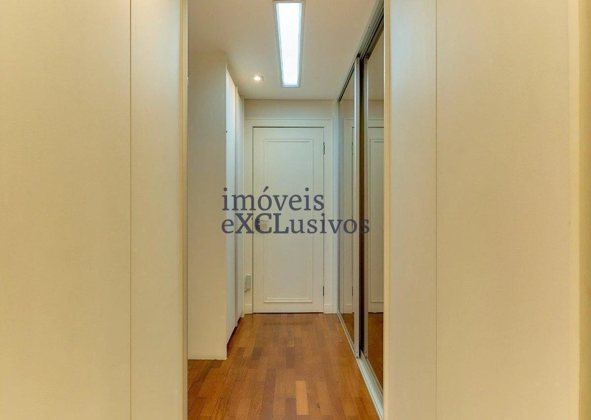 Furnished 240 m² apartment with 3 en-suites — photo 46