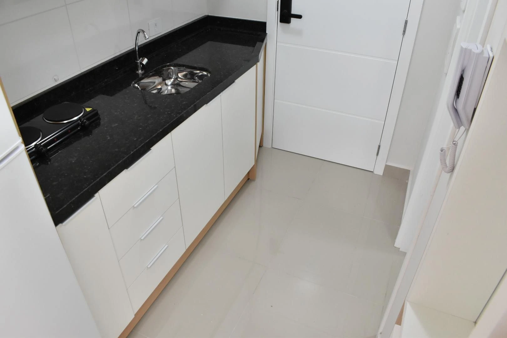 Monoambiente amueblado, 29 m², con balcón cerrado con vidrio — photo 4