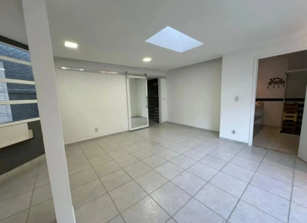 House with 5 bedrooms and 4 bathrooms, 647 m² — photo 22