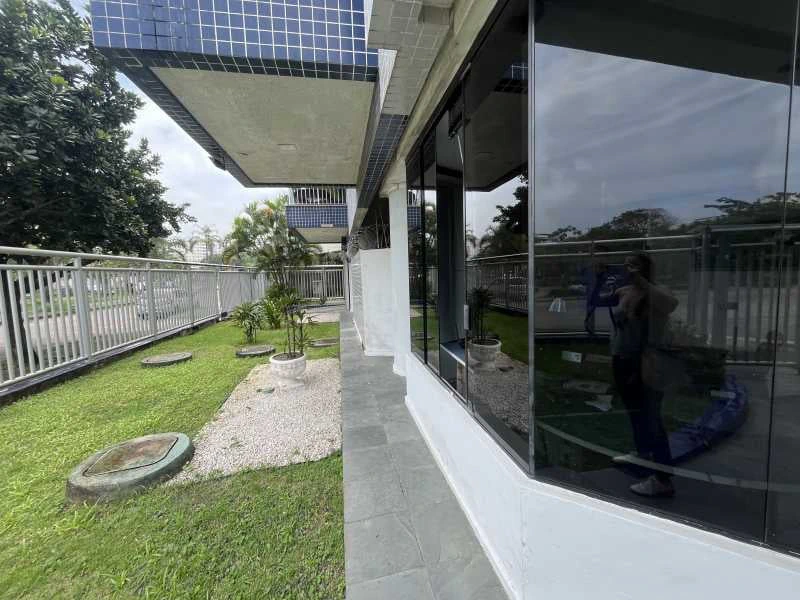 3-bedroom apartment in a building with a pool — photo 22
