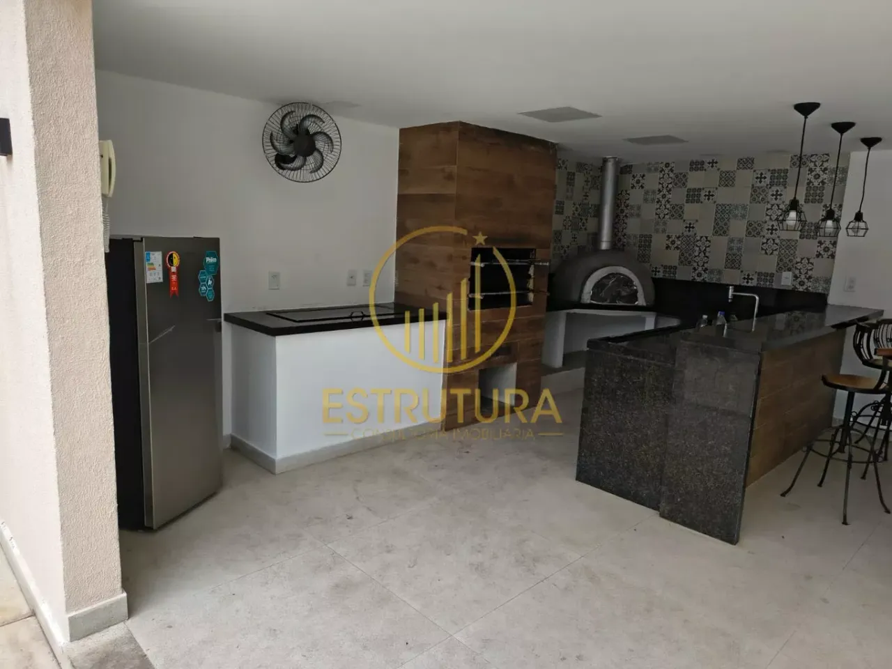 4-bedroom apartment with enclosed glass balcony — photo 17