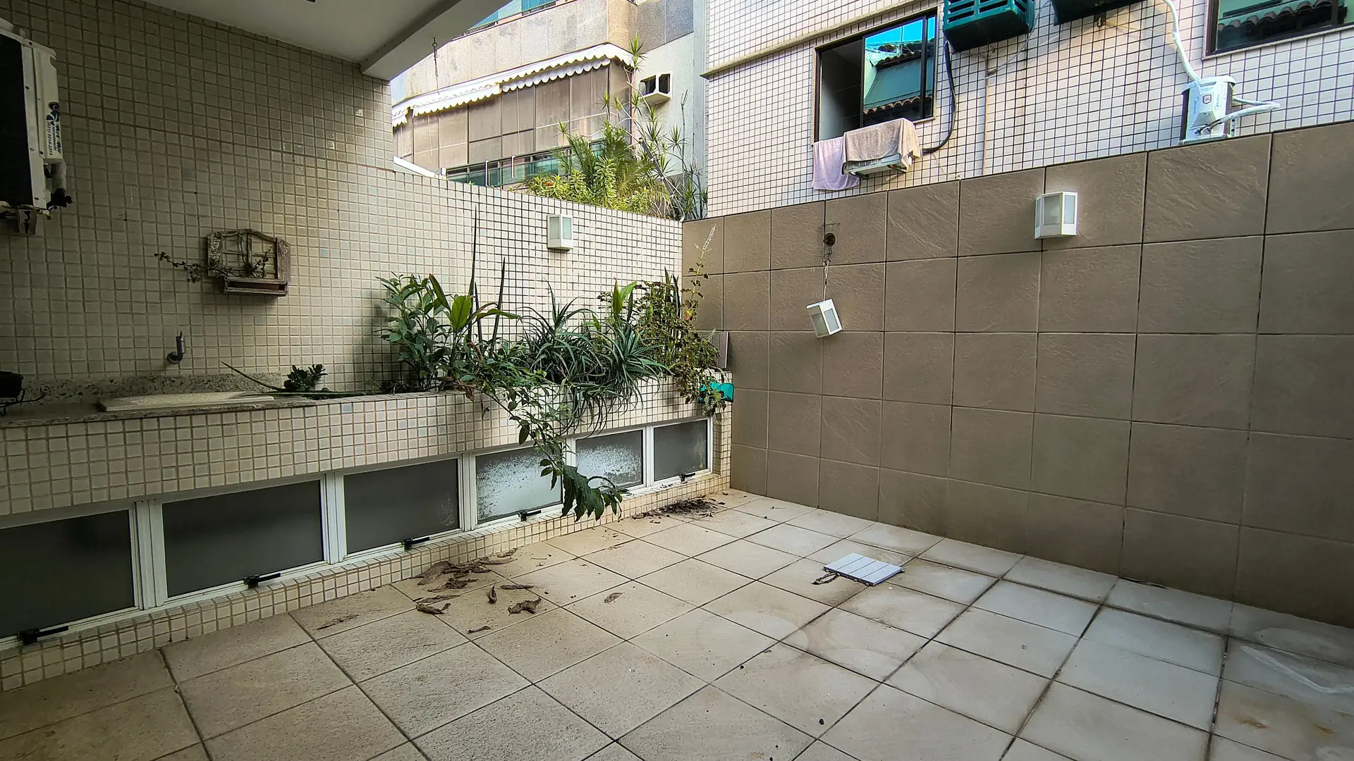 Condo house with balcony and 3 en-suite bedrooms — photo 28