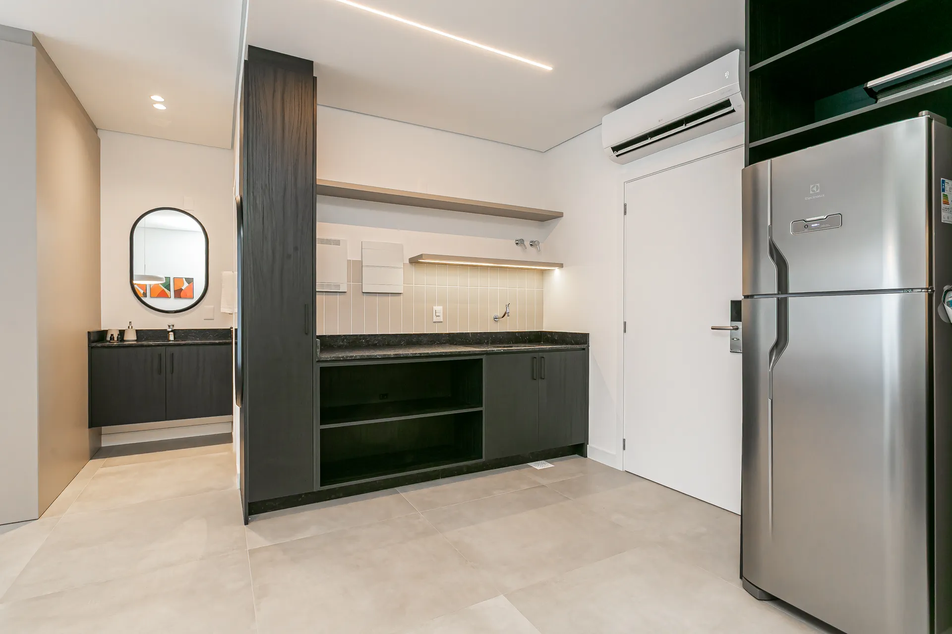 Меблированное студио с открытой кухней 54 м² — photo 9