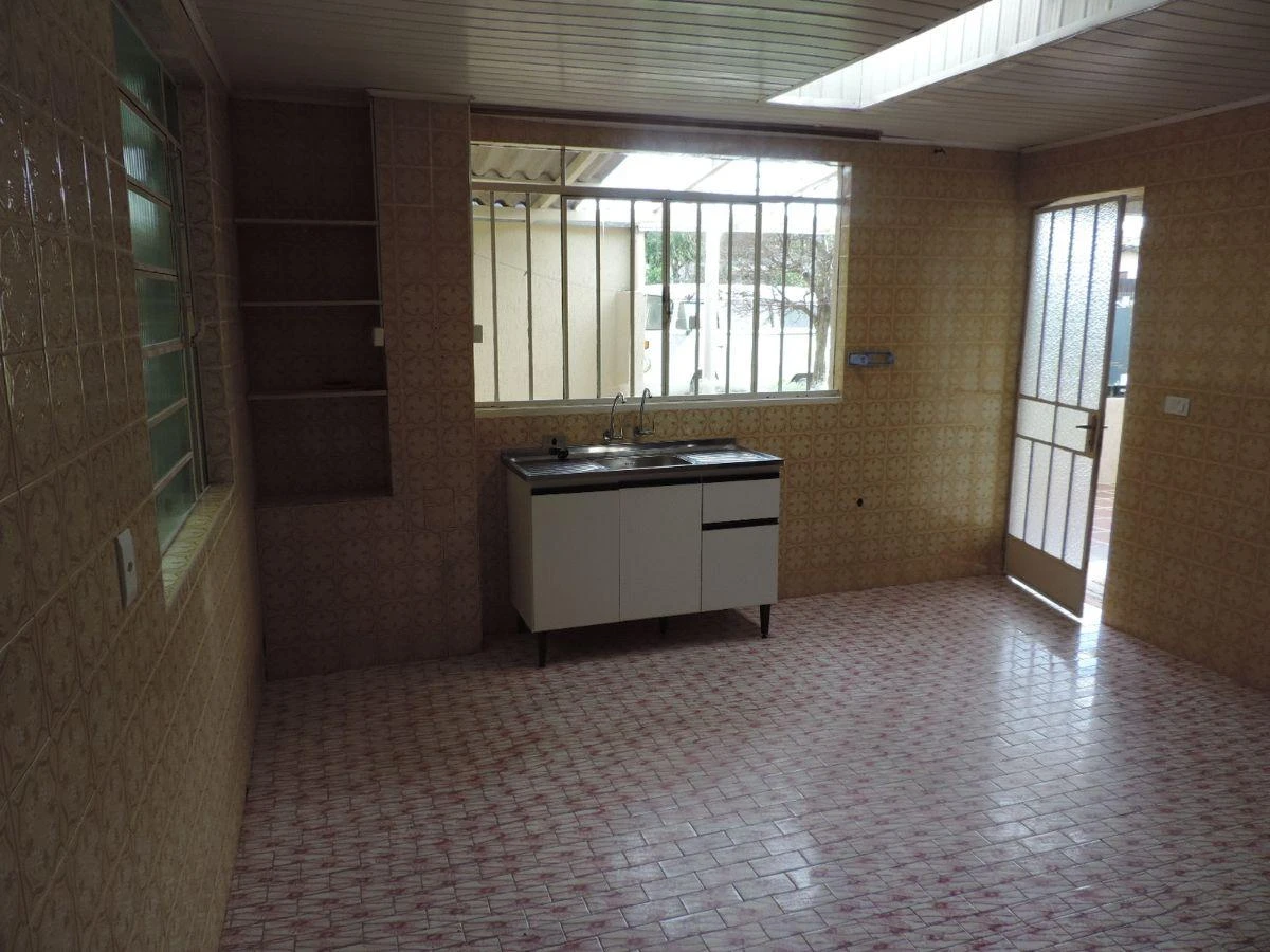 Wood or laminate floors in a one-bedroom house, 70 m² — photo 2