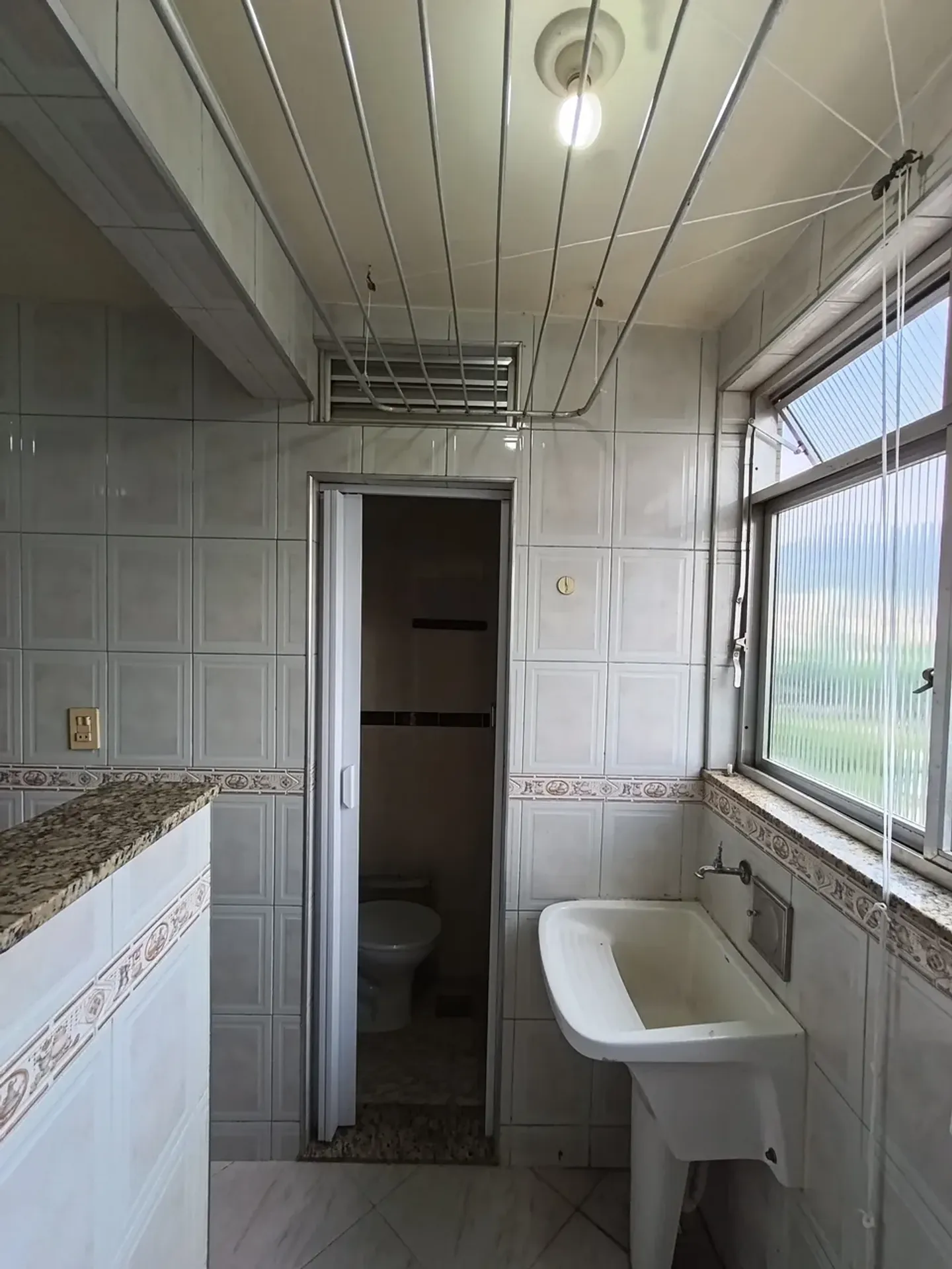 2-bedroom apartment in a building with a gym — photo 31
