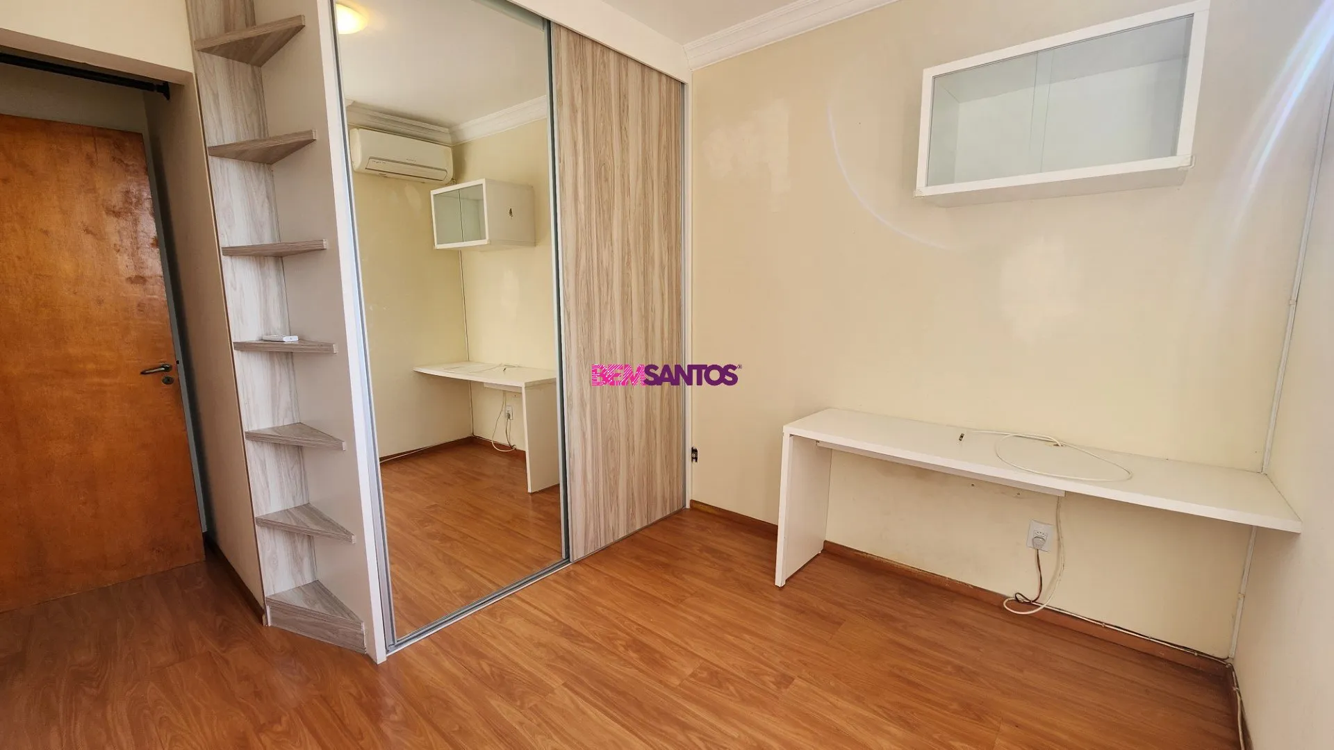 Furnished 4-bedroom apartment with a balcony — photo 22