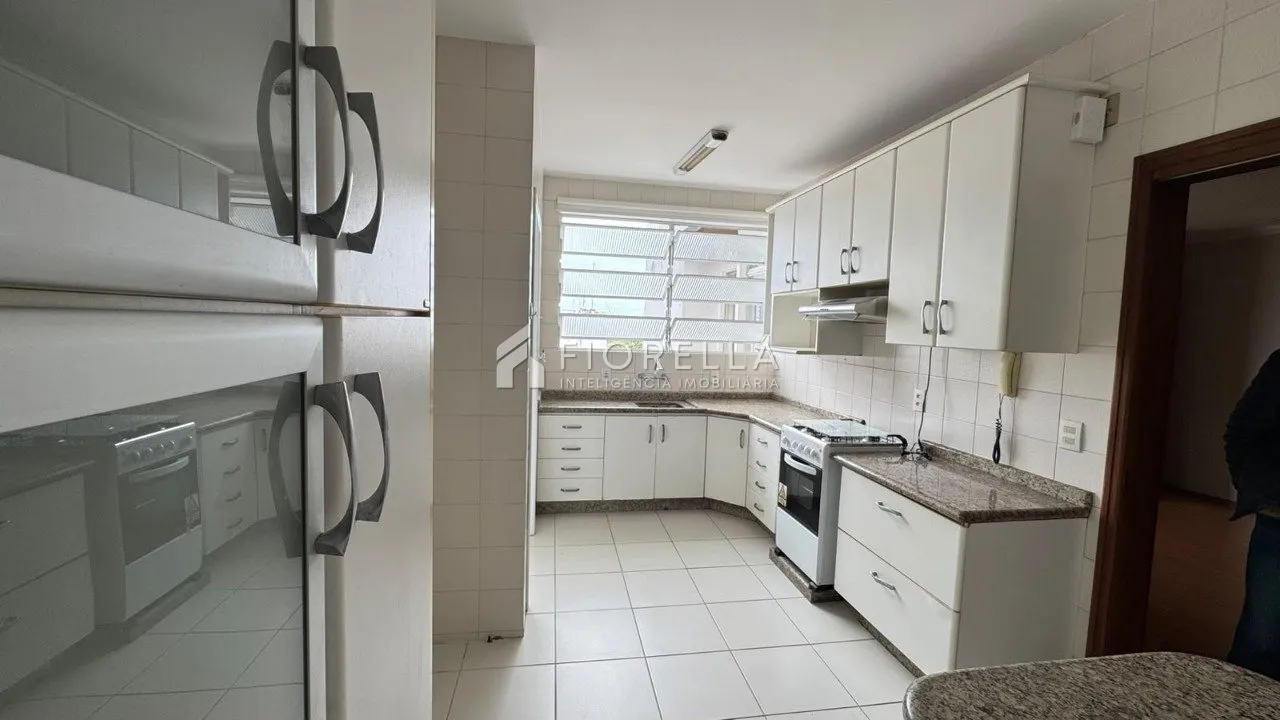 113 m² apartment with a home office and a water view — photo 6
