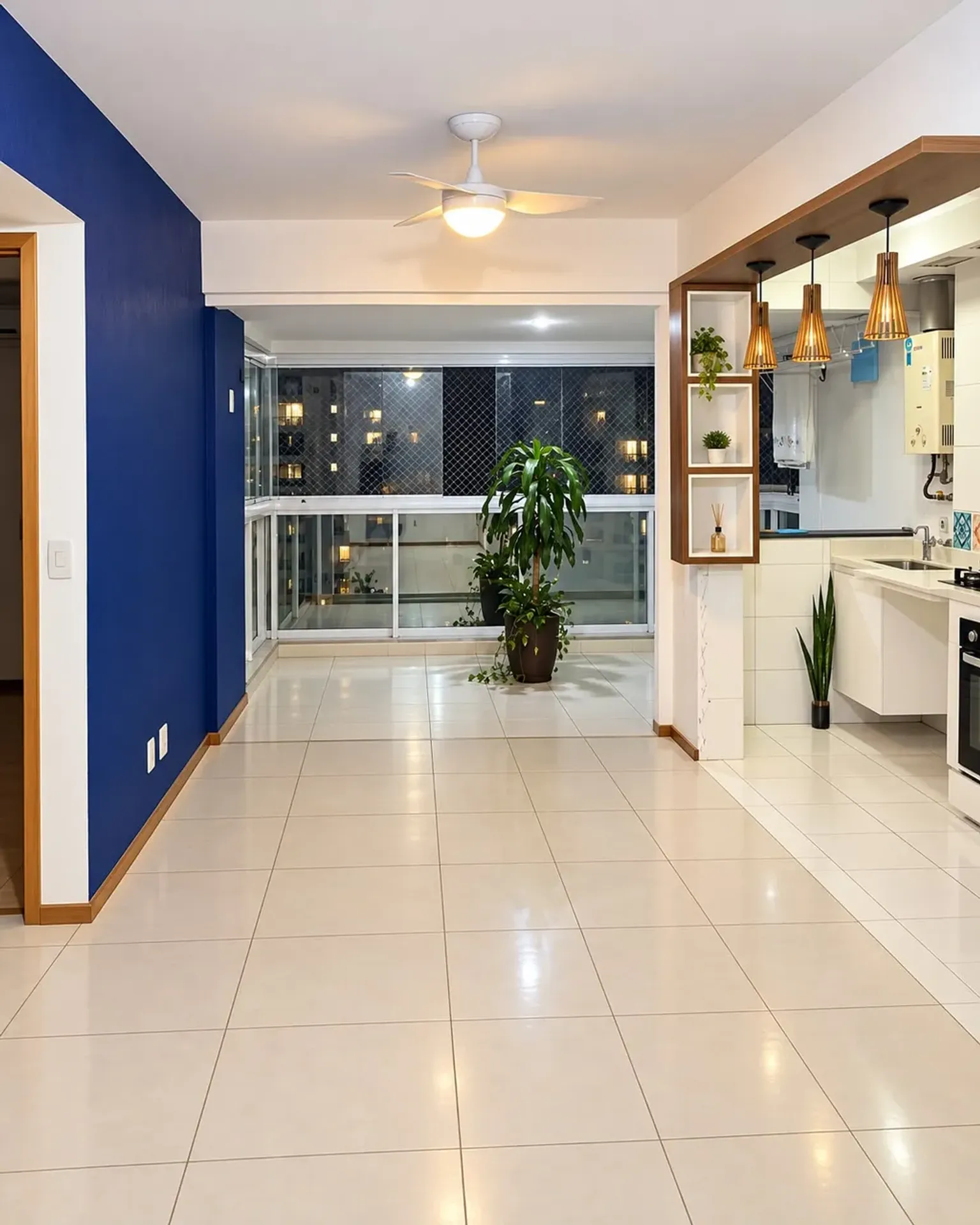 Apartment on the 10th floor with a glass-enclosed balcony — photo 4