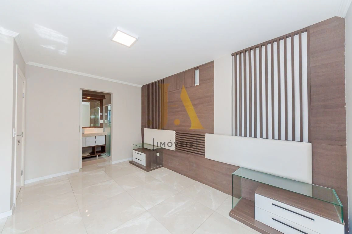 Furnished apartment, 210 m², with a glass-enclosed balcony — photo 12