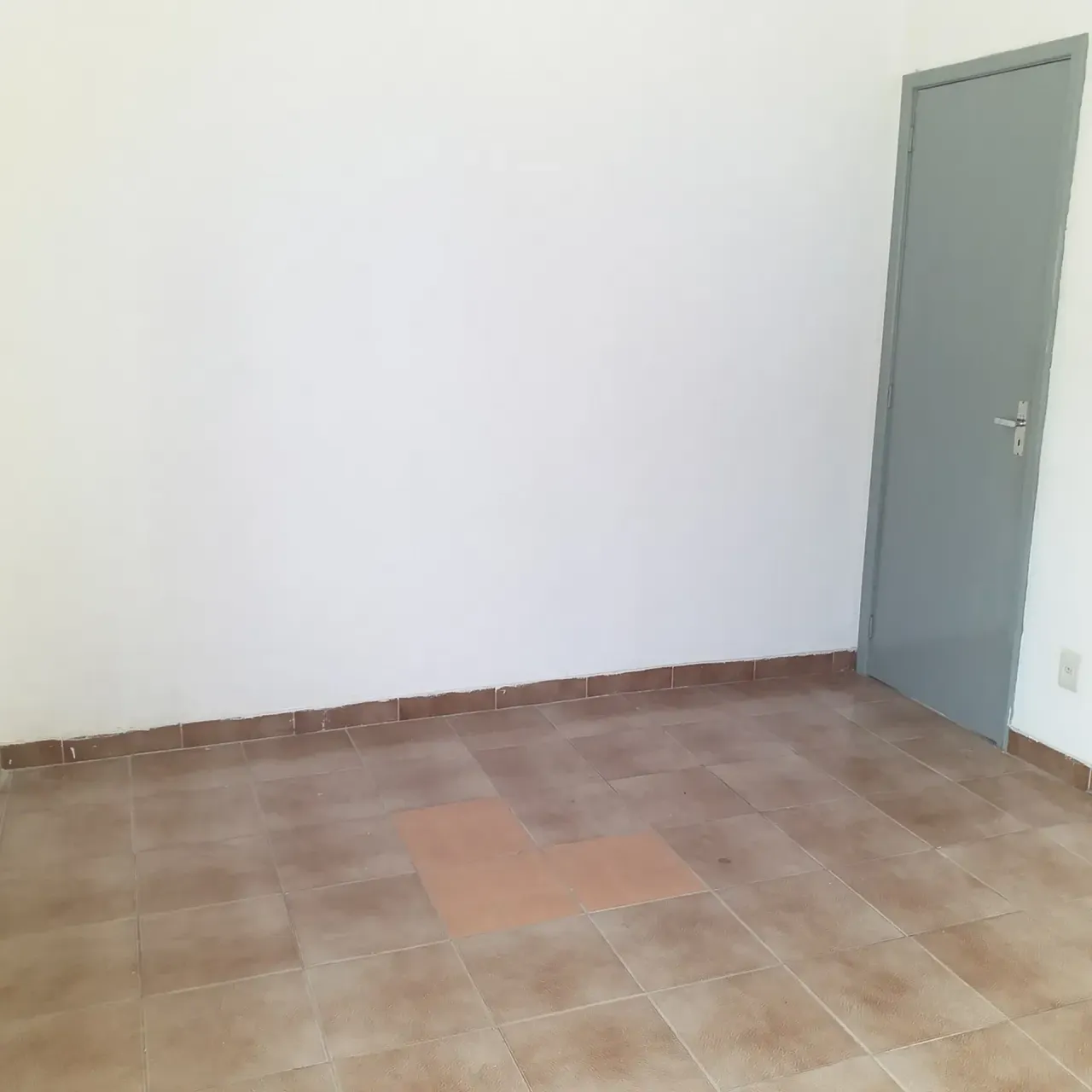 60 m² apartment with 2 bedrooms and a glass shower — photo 12