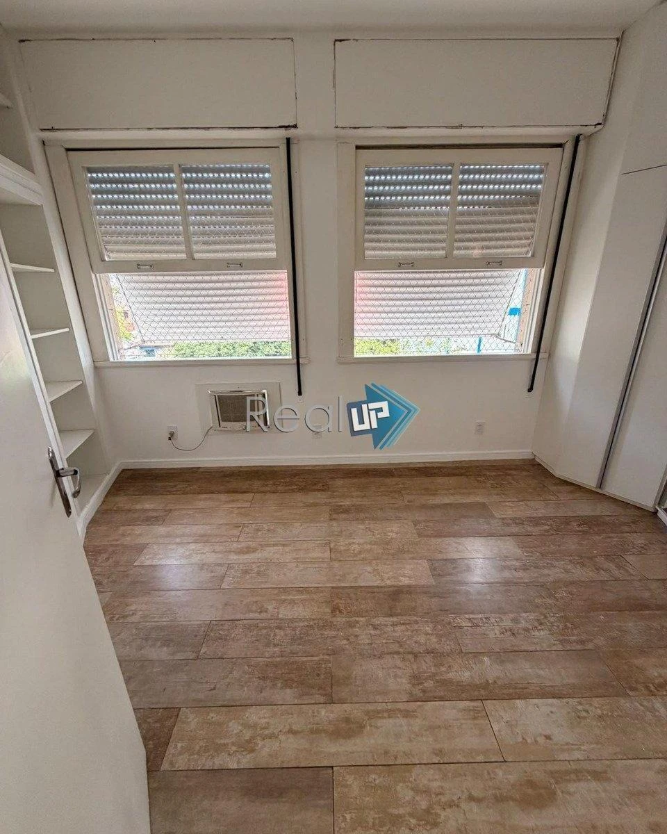 Apartment, 52 m², with floor-to-ceiling windows