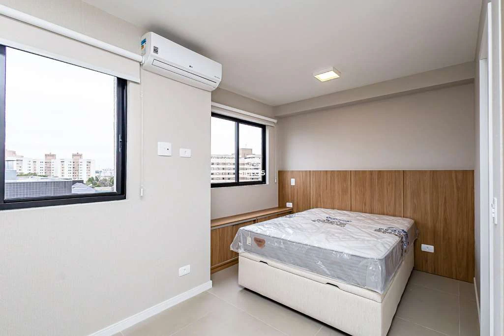 Furnished 1-bedroom apartment with a real desk — photo 4