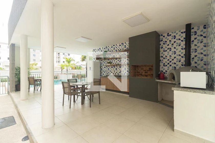 Furnished 2-bedroom apartment with open-plan kitchen — photo 37