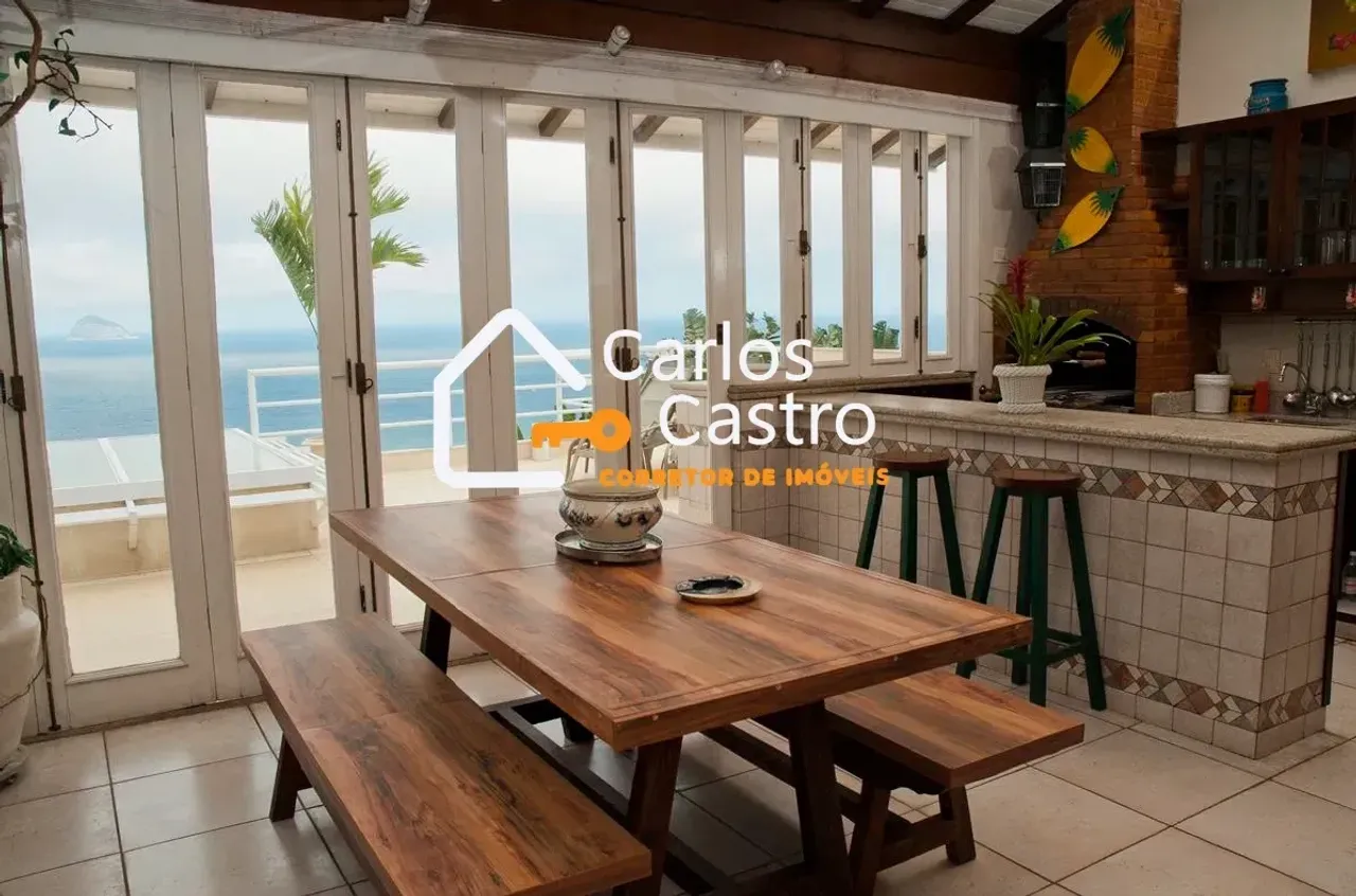 Furnished house, 640 m², with a glass-enclosed balcony — photo 3